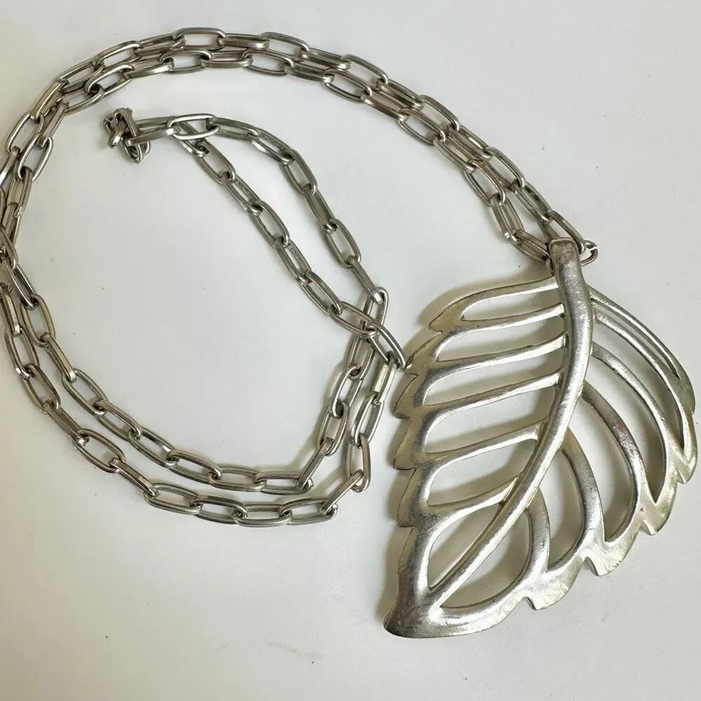 Silver tone large leaf pendant necklace